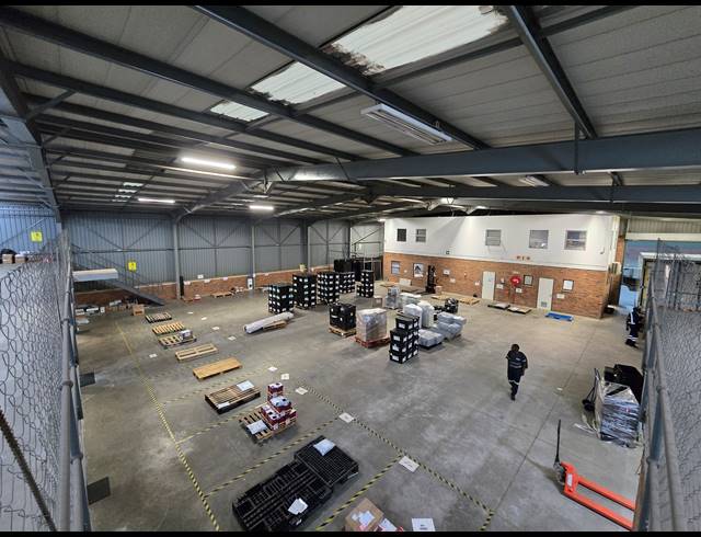 1,050M² WAREHOUSE TO LET IN TUNNEY